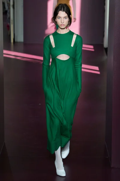 Look 28